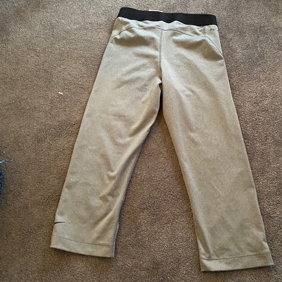 Nike Pro Drift Capri Leggings - Picture 5 of 6